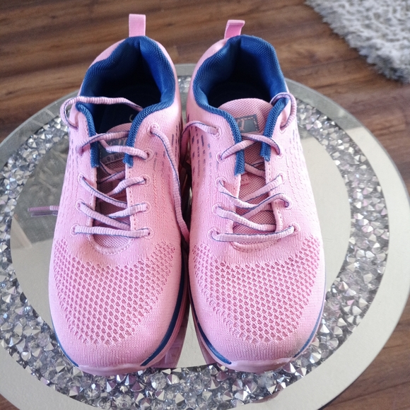 Trainers - Picture 2 of 2